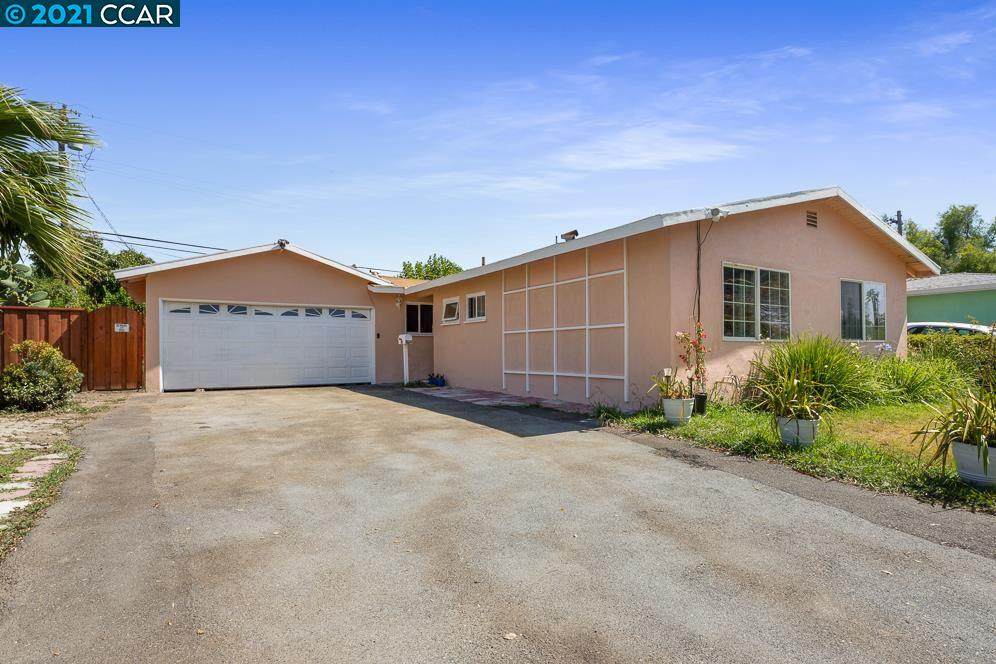 1568 Christopher St - Photo 1