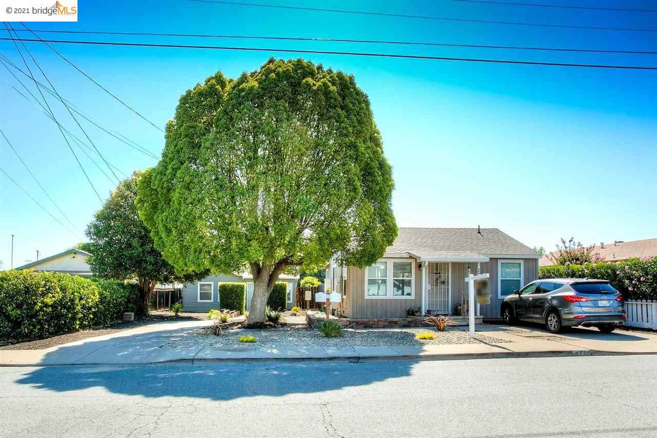 2727 Lincoln Ln - Photo 1