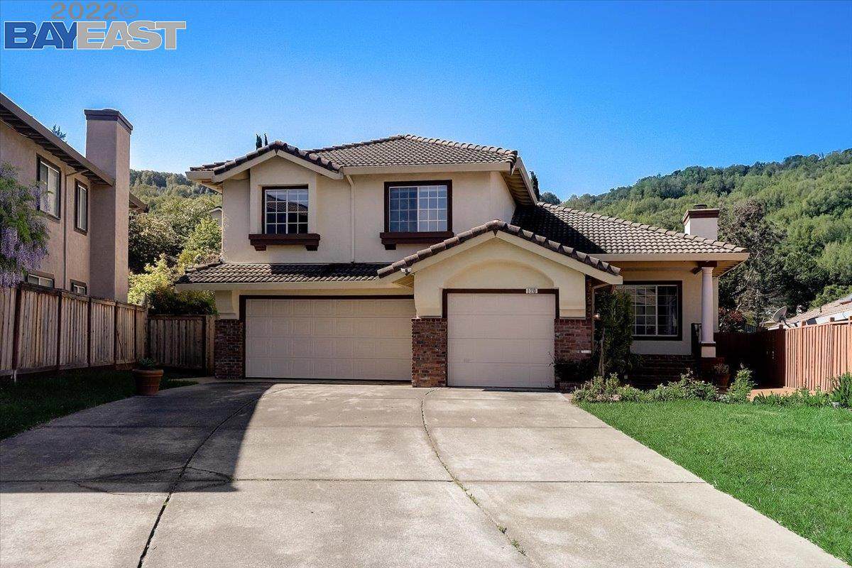 120 Woodstock Ct - Photo 1