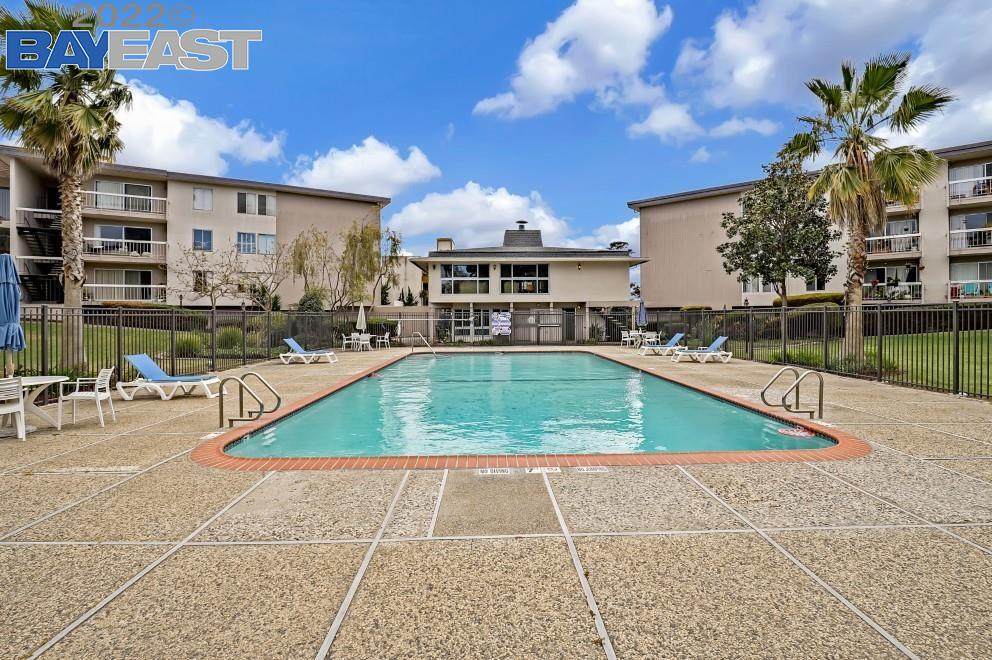 960 Shorepoint Ct 218 - Photo 1