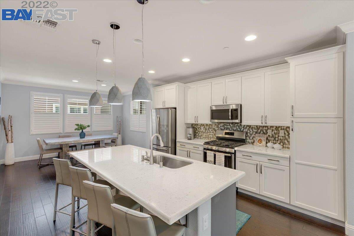2940 Patcham Cmn - Photo 1