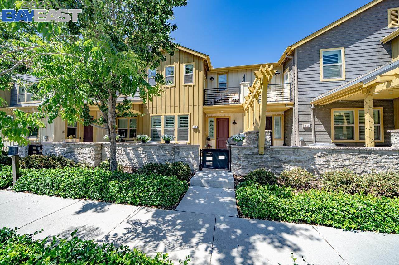 562 Sandalwood Dr - Photo 1