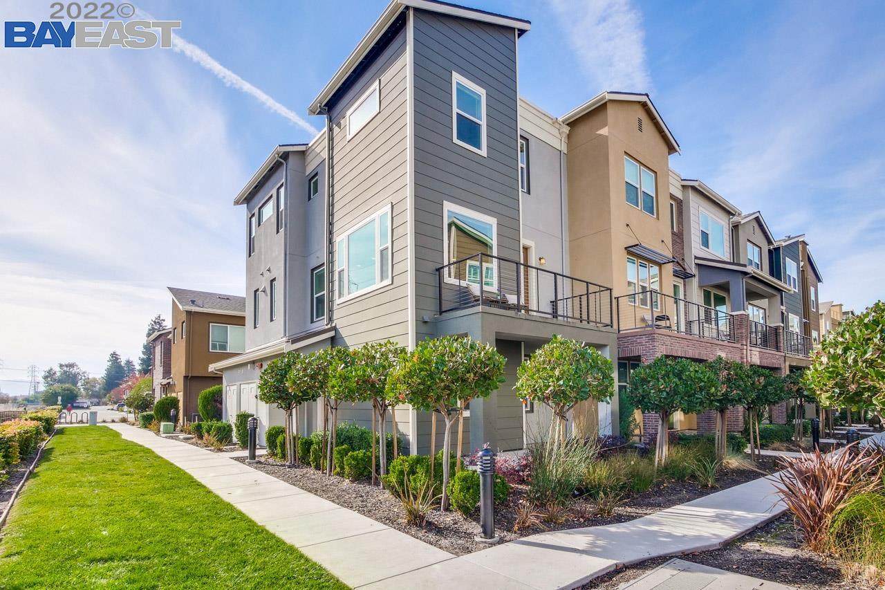 370 Charles Morris Ter - Photo 1