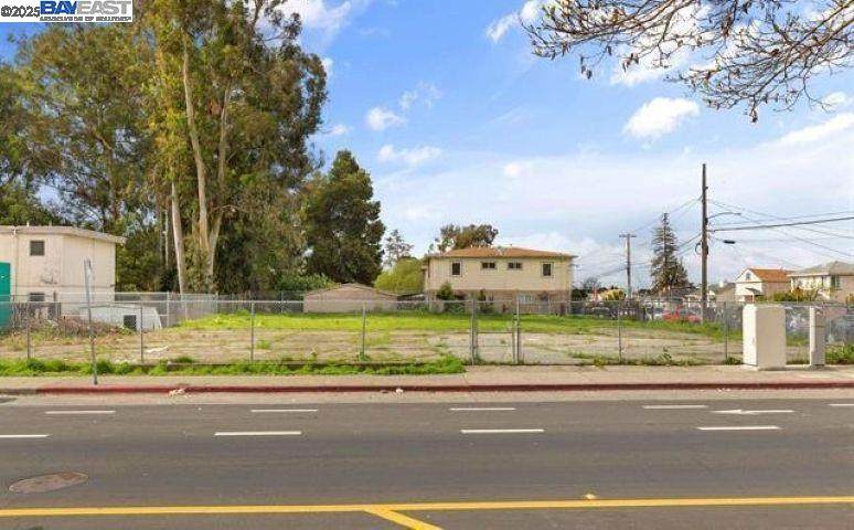 7701 Bancroft Avenue - Photo 1