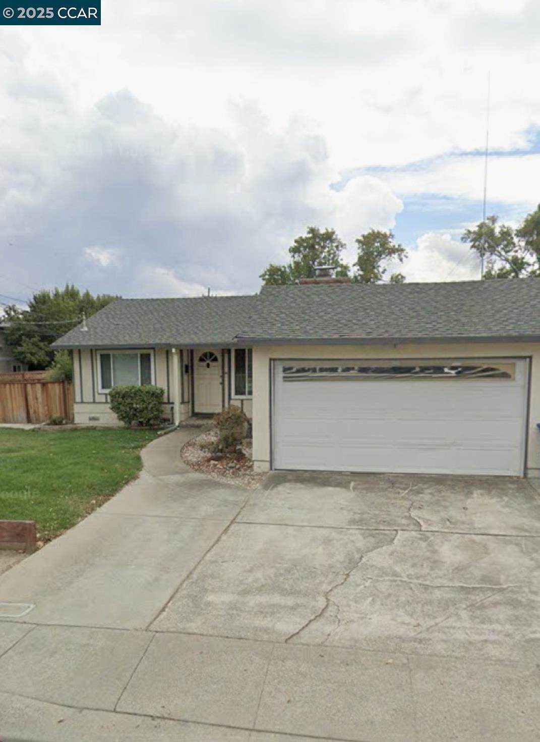 1630 Nicholas Dr - Photo 1