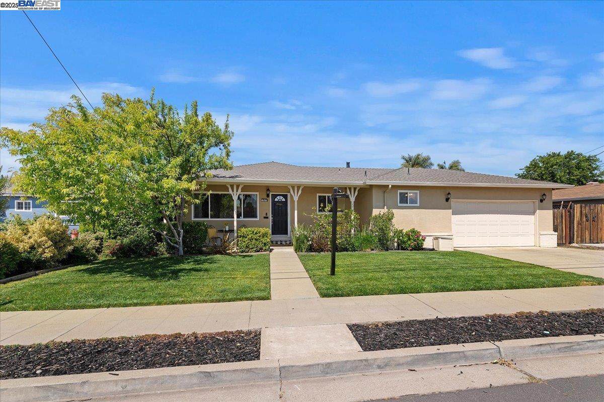 1065 Rincon Ave - Photo 1