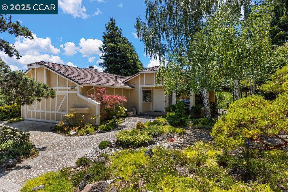 11315 Rolling Hills Dr - Photo 1
