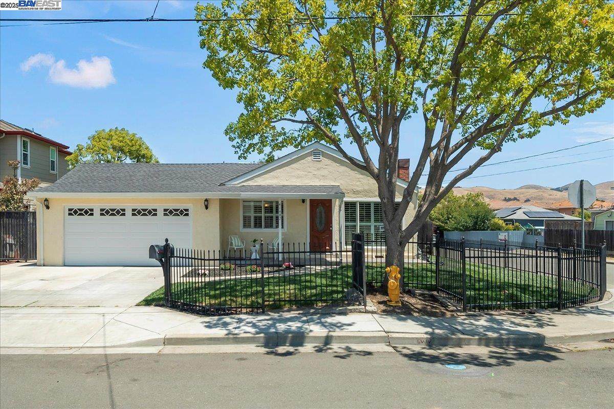 41482 Beatrice St - Photo 1