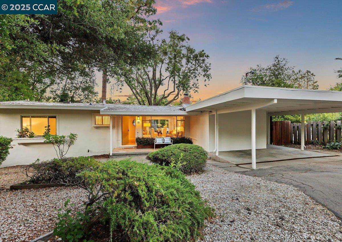 32 California Ave - Photo 1