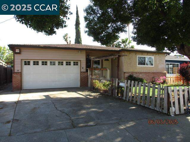 207 Thomas Way - Photo 1