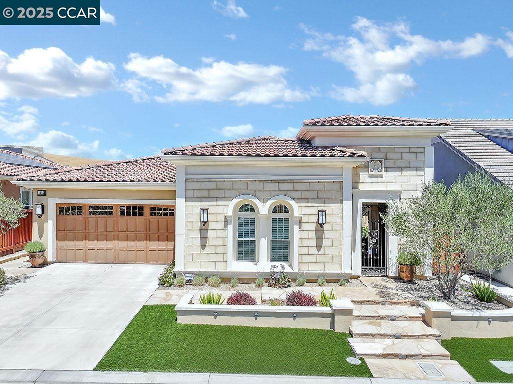 1927 Burgundy Ln - Photo 1