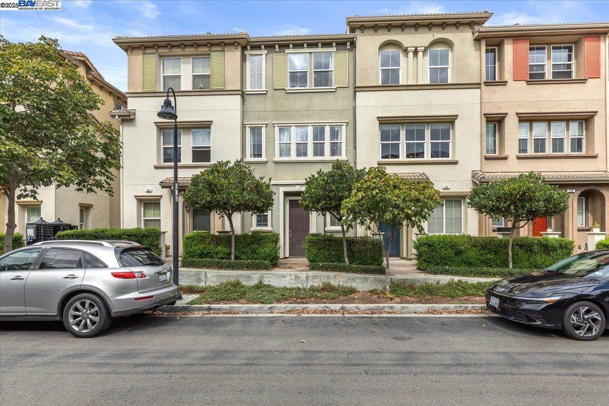 252 Sullivan Way - Photo 1