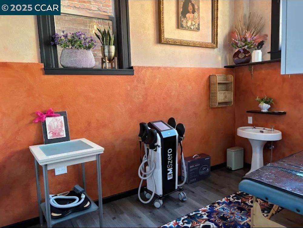 1322 Pomona St - Photo 1