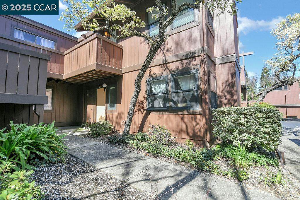 896 Camelback Place - Photo 1