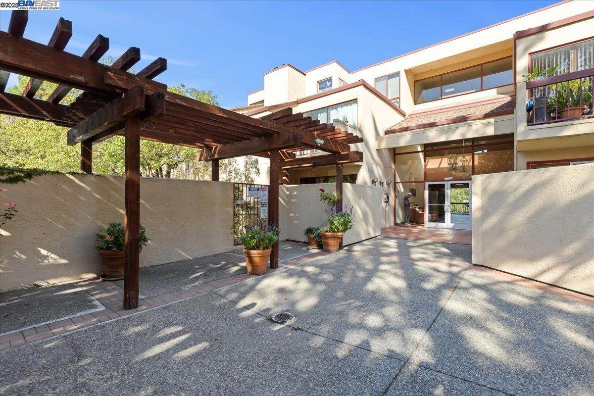 25912 Hayward Blvd Unit 204 - Photo 1