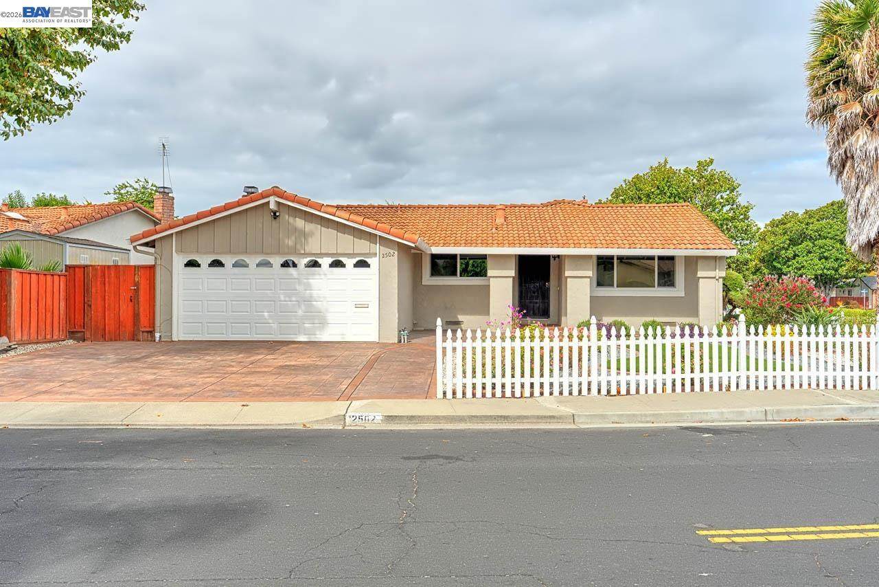 2502 Begonia St - Photo 1