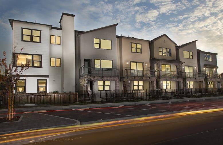 215 Burbank St - Photo 1