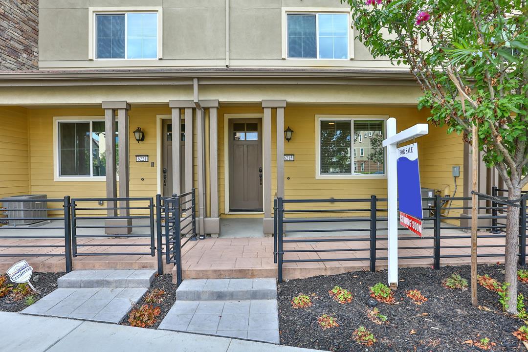 6215 Sunstone Dr - Photo 1