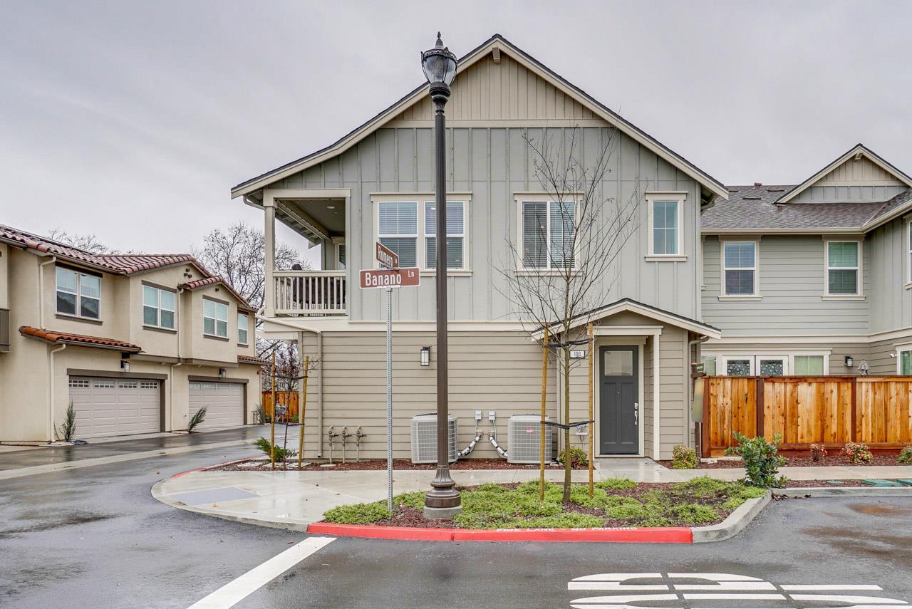 100 Banano Ln - Photo 1
