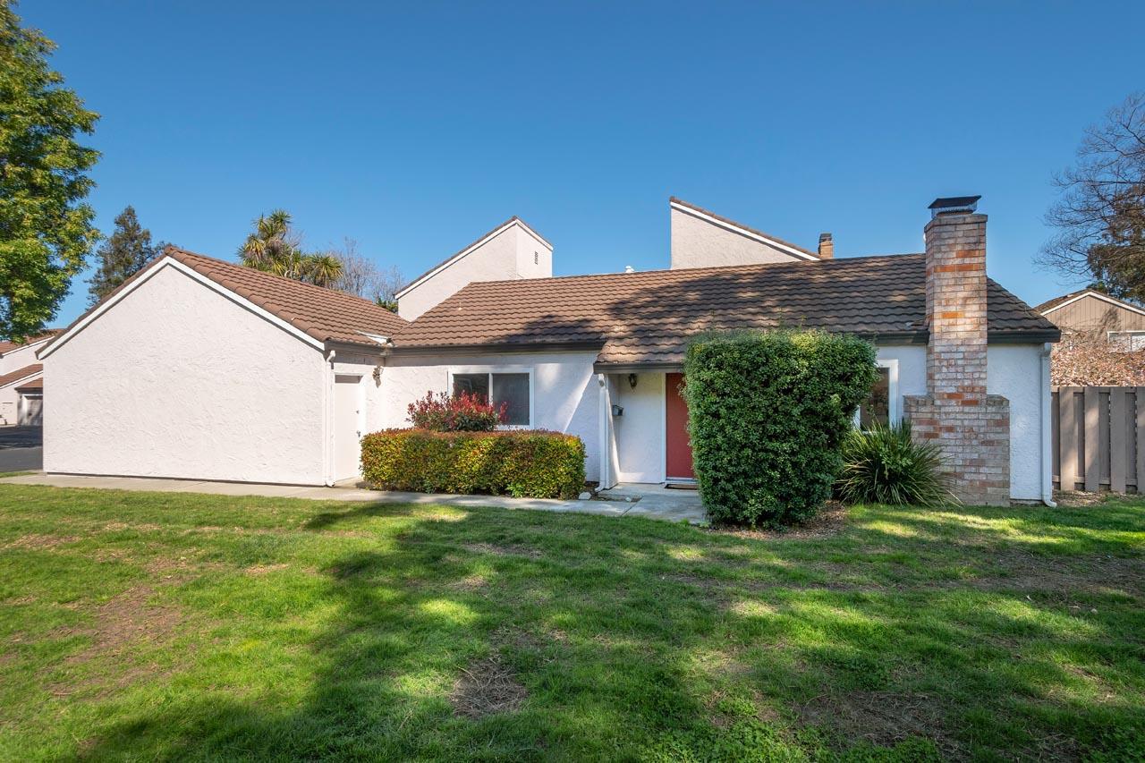 2444 Park Ln - Photo 1