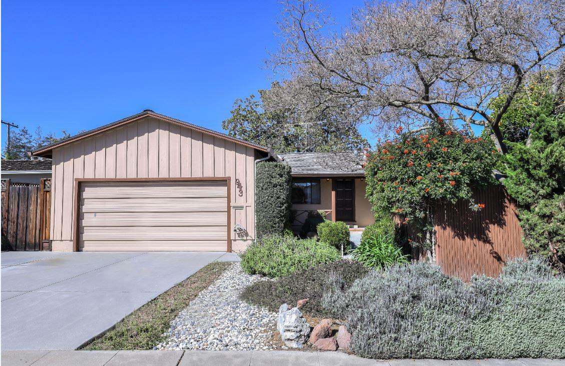 943 Chelan Dr - Photo 1