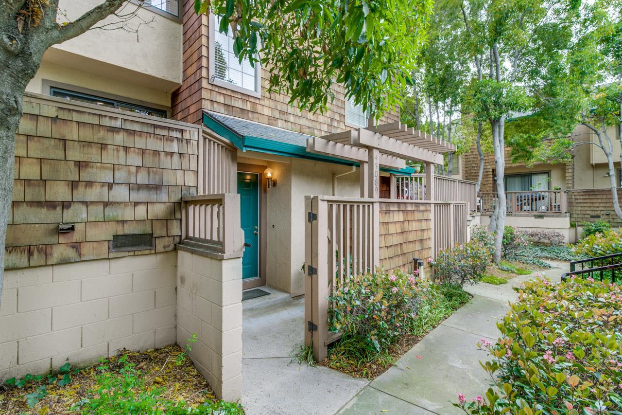 43089 Mayfair Park Ter - Photo 1