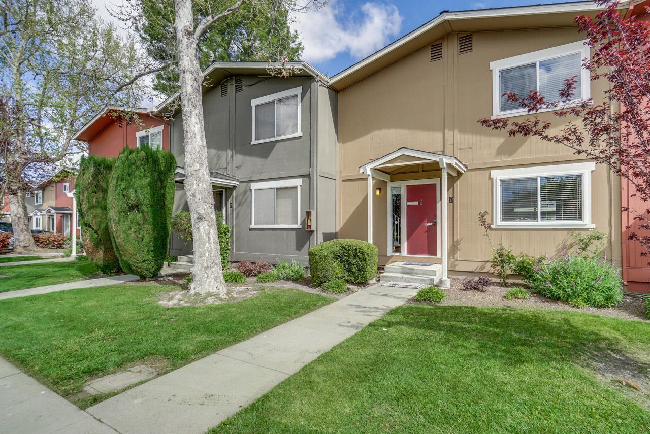 532 Tyrella Ave 9 - Photo 1