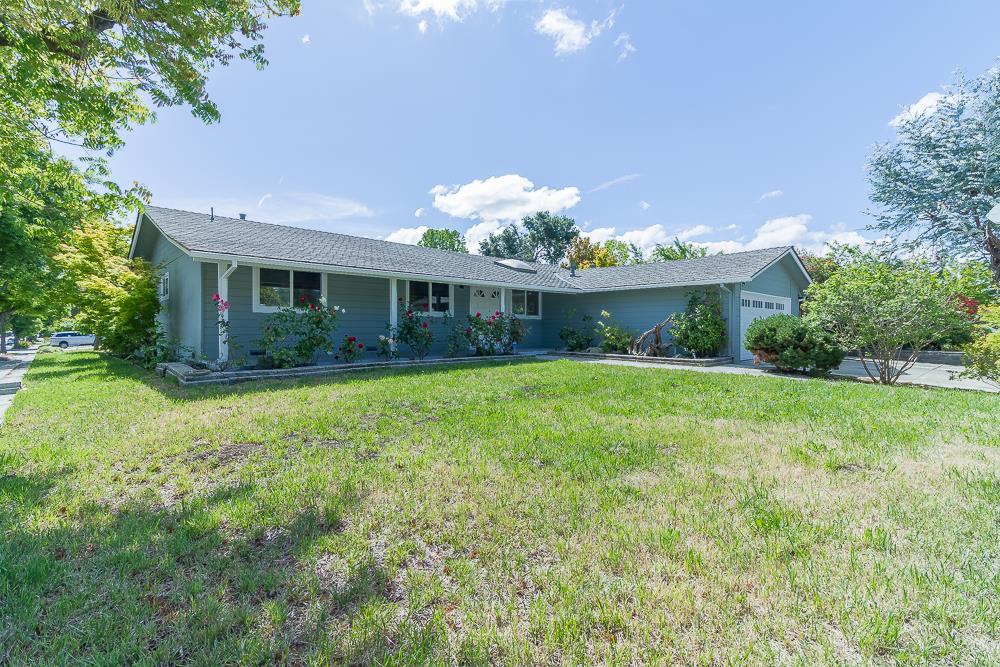 1502 Kingsgate Dr - Photo 1