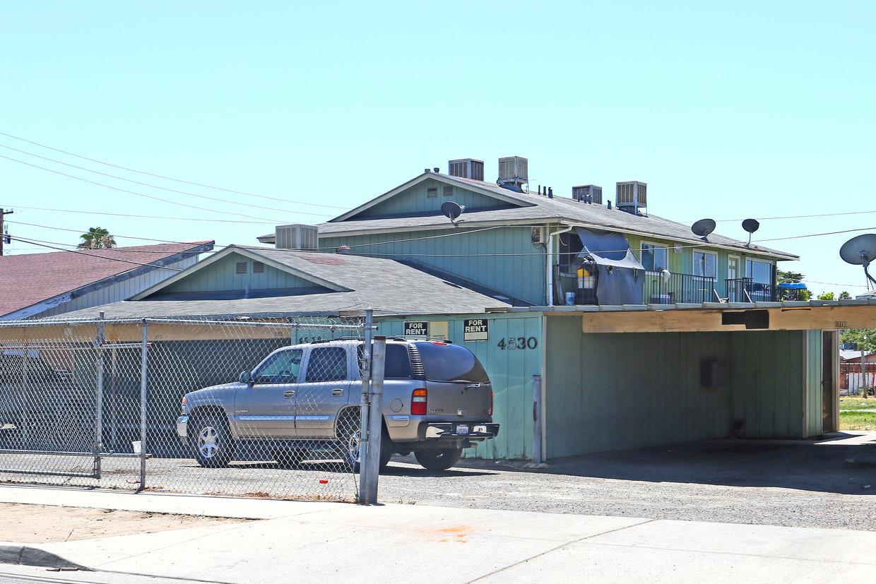 4538 Thomas Ave - Photo 1
