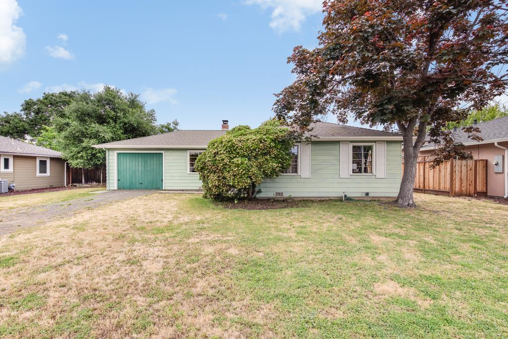 152 Christopher Ave - Photo 1