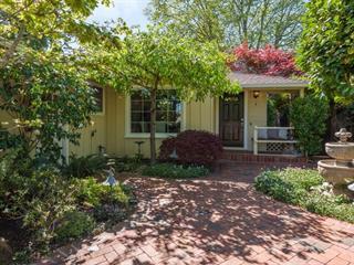 1047 Greenwood Dr - Photo 1
