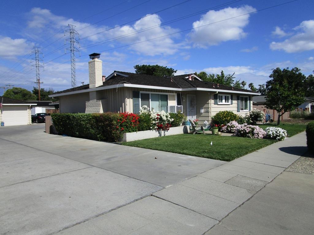 2376 Pauline Dr - Photo 1