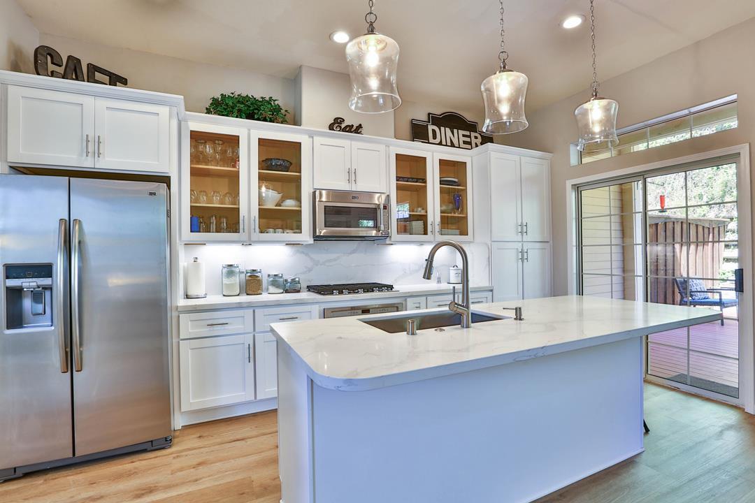 121 Woodhill Dr - Photo 1