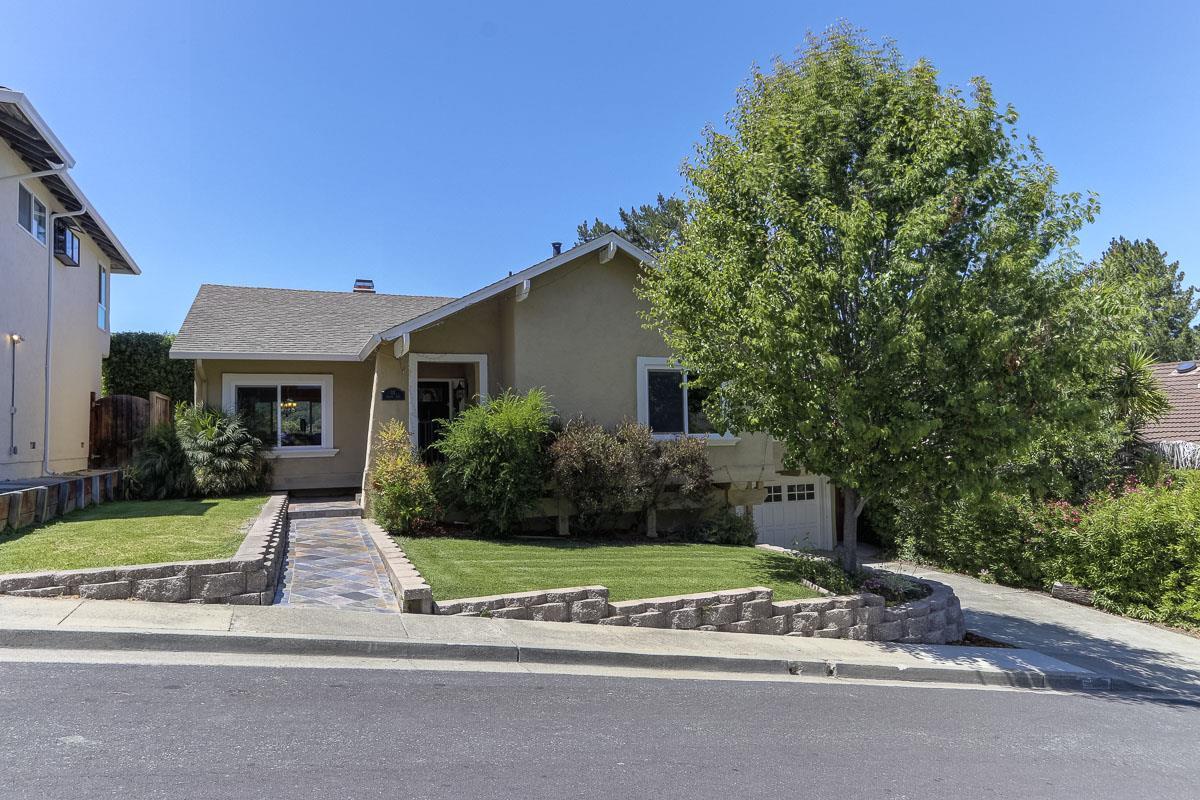 11 Dickens Ct - Photo 1