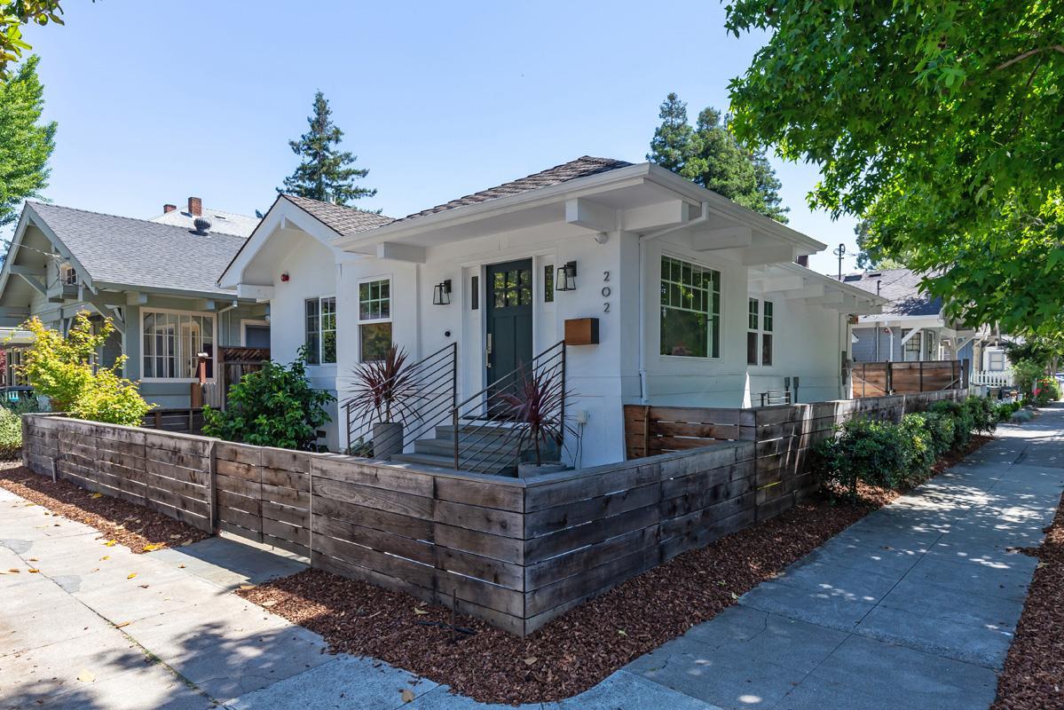 202 Emerson St - Photo 1