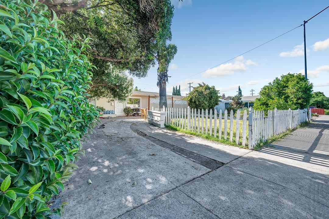 211 Sondra Way - Photo 1