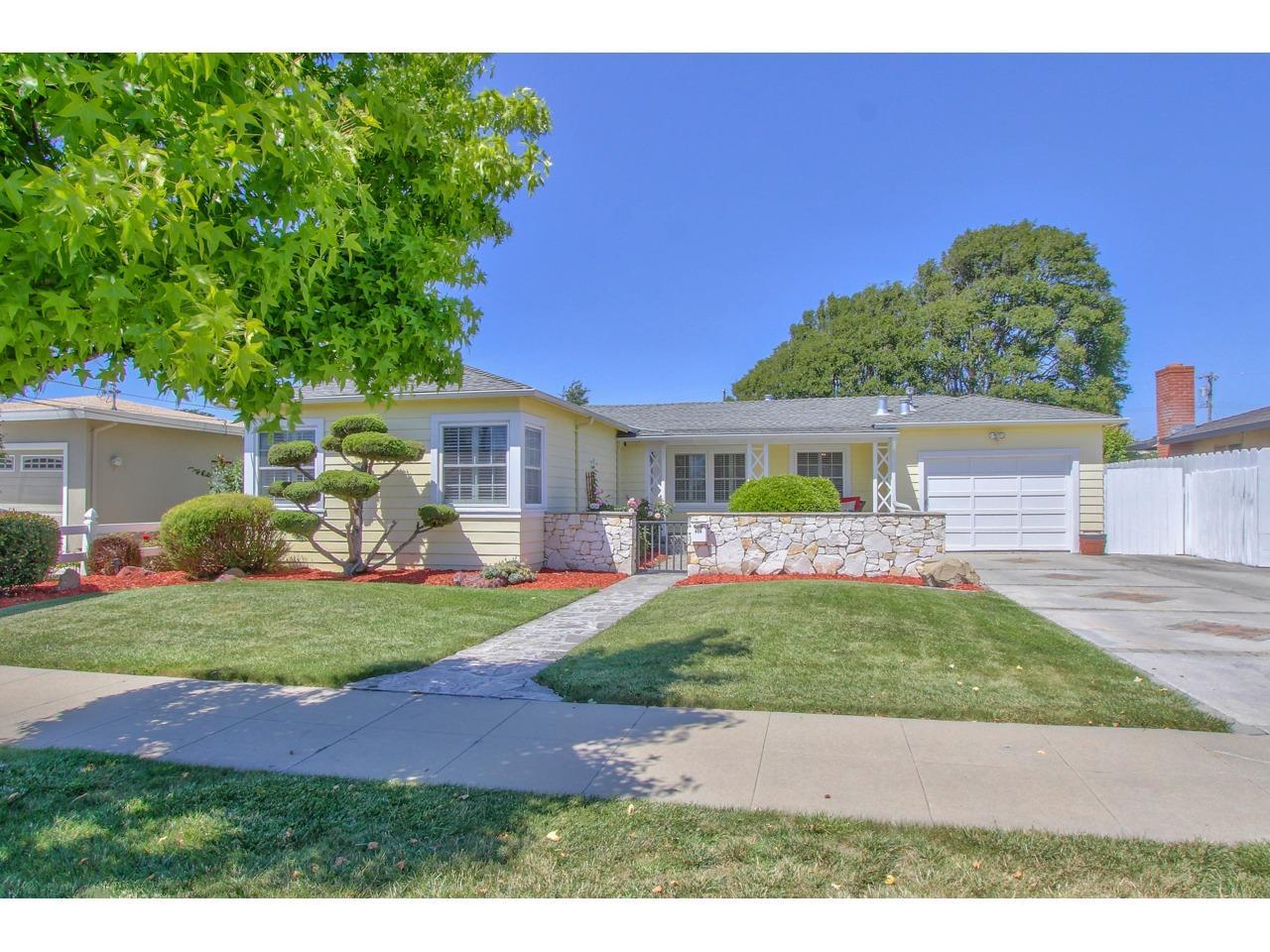 626 Park St - Photo 1