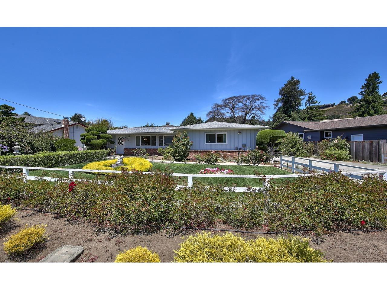 27932 Berwick Dr - Photo 1