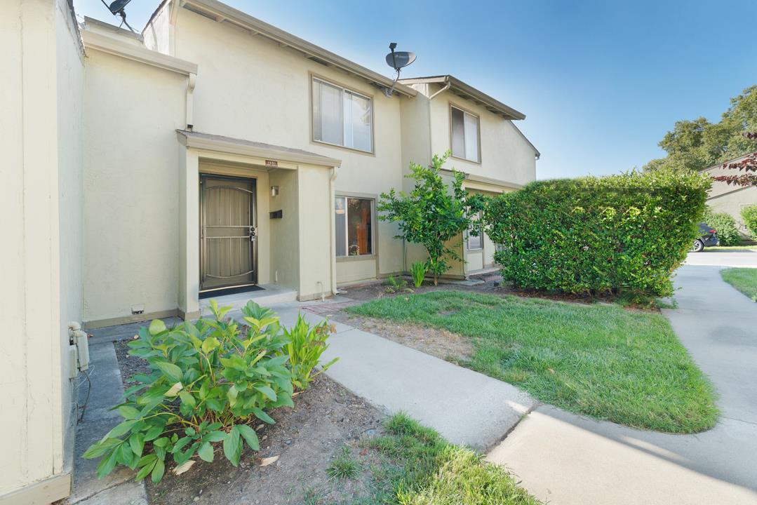1051 Ribisi Cir - Photo 1