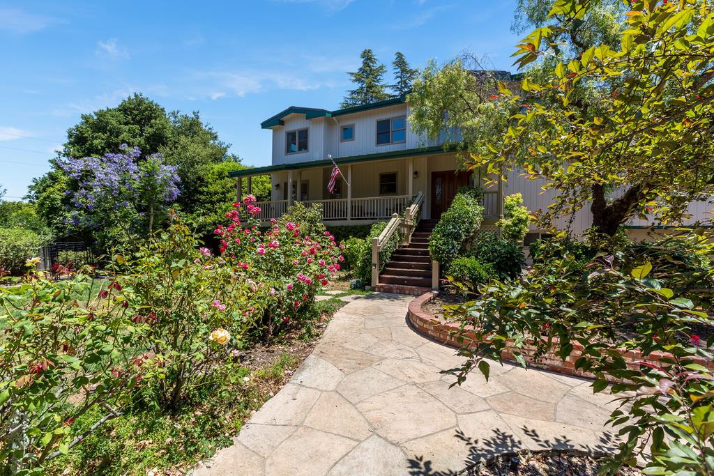 527 Sunset Way - Photo 1