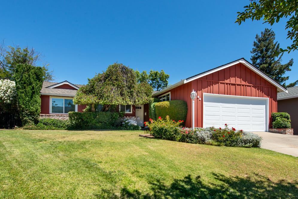 2169 Rosswood Dr - Photo 1