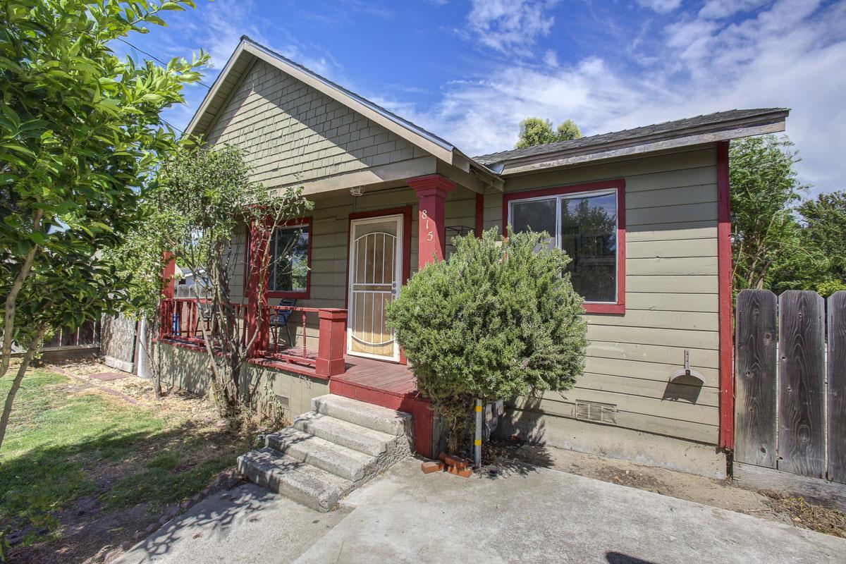 815 Powell St - Photo 1