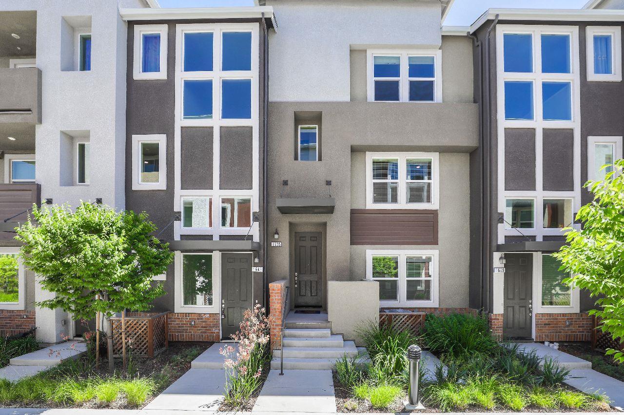 1635 Gruen Pl - Photo 1