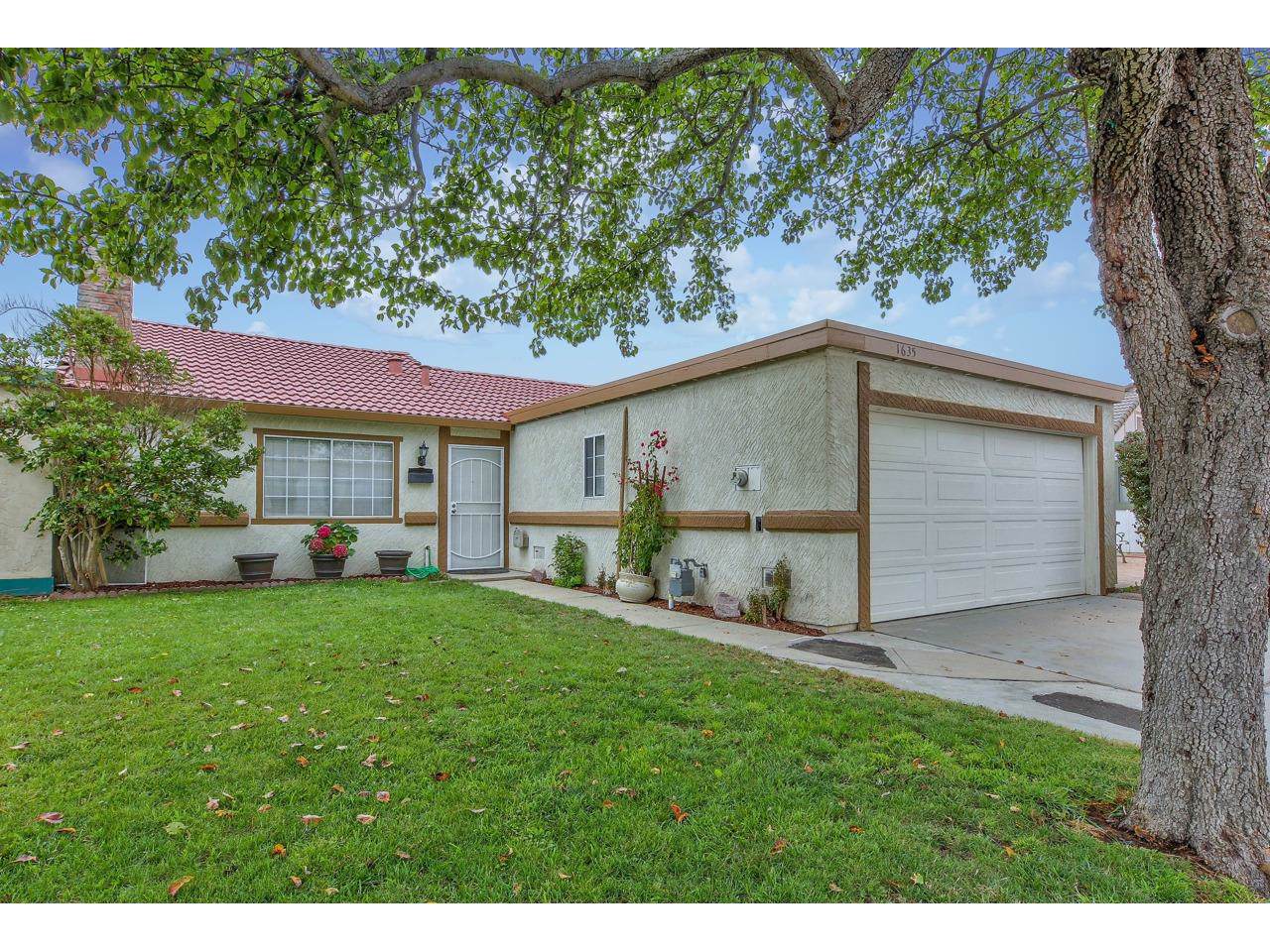 1635 Seville St - Photo 1