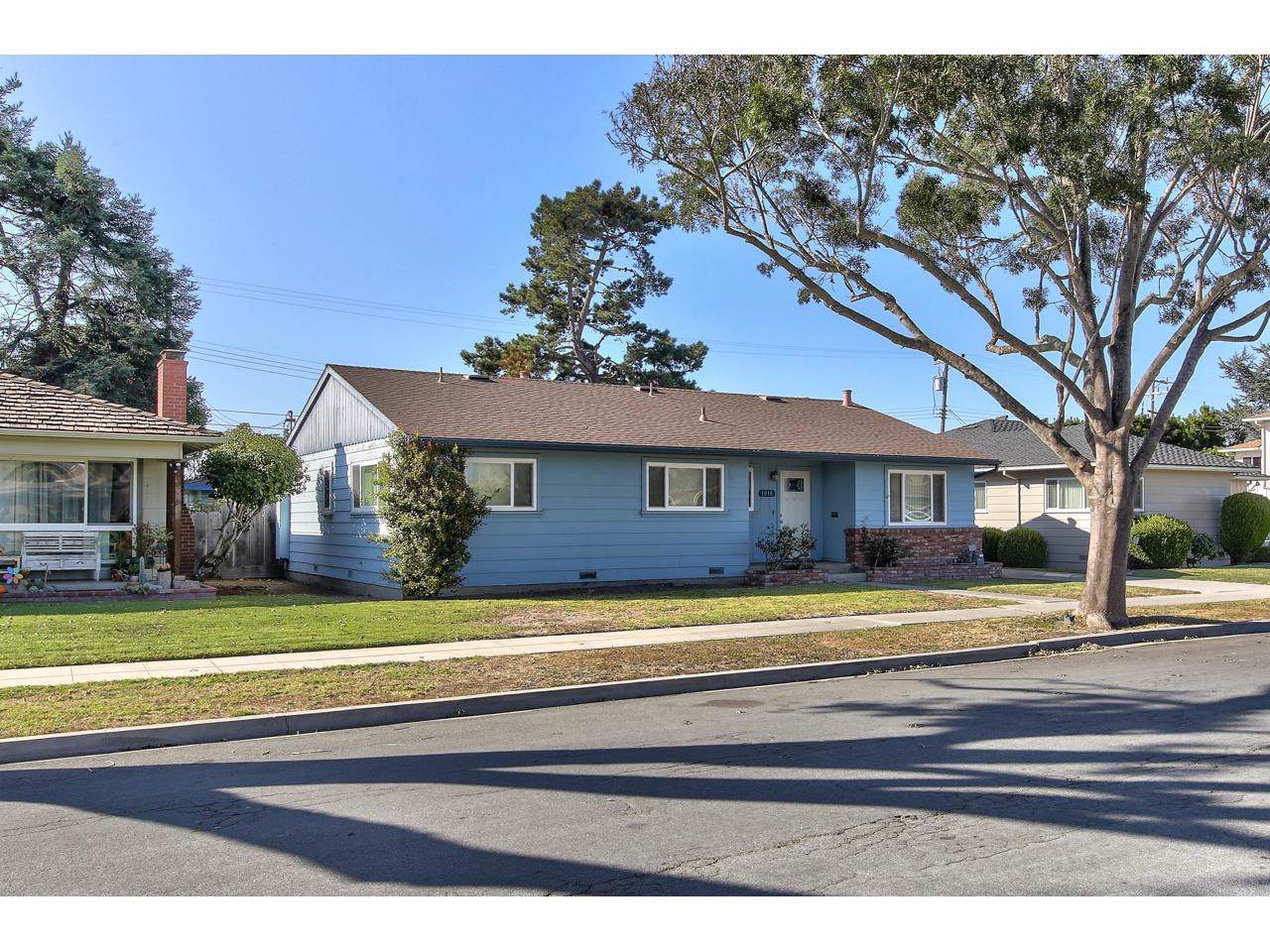1010 Crespi Way - Photo 1