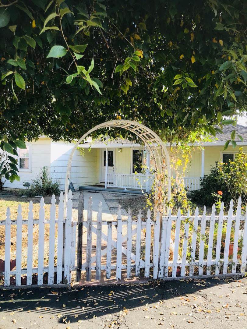 1176 Shamrock Dr - Photo 1
