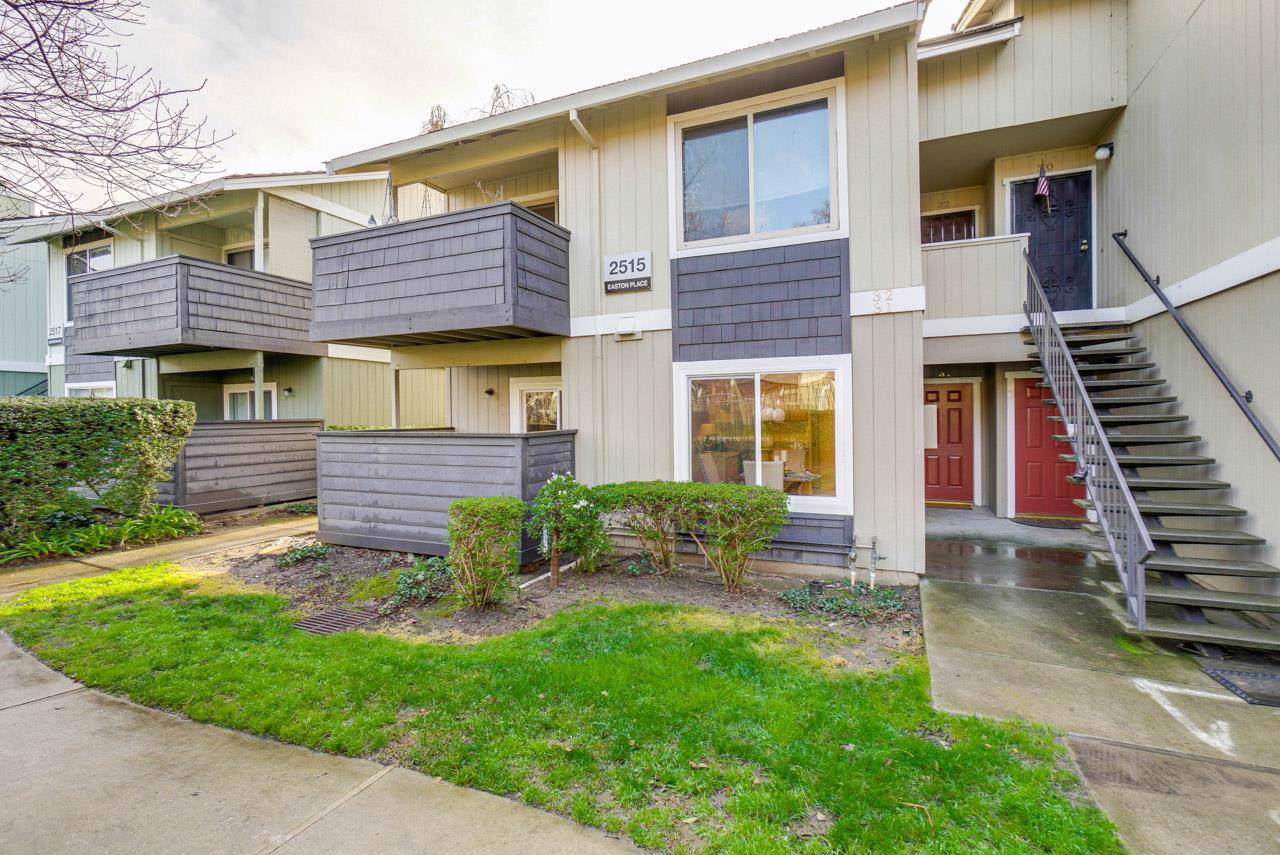 2515 Easton Pl 31 - Photo 1