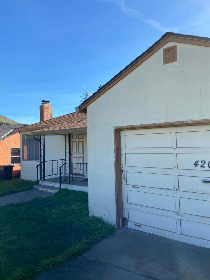 420 Hemlock Ave - Photo 1