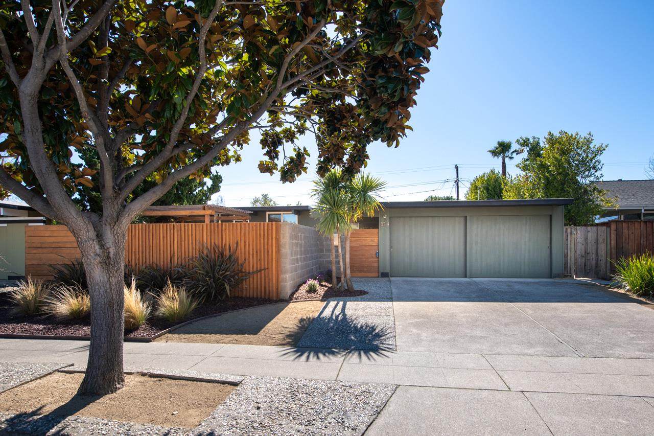 814 Devonshire Way - Photo 1
