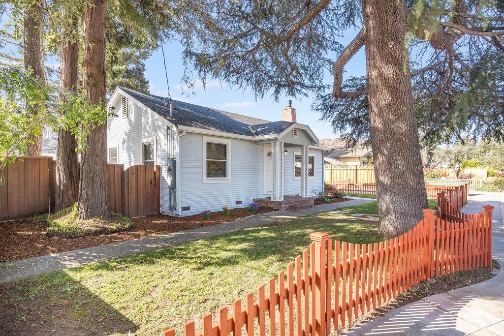 1136 Hazel Ave - Photo 1